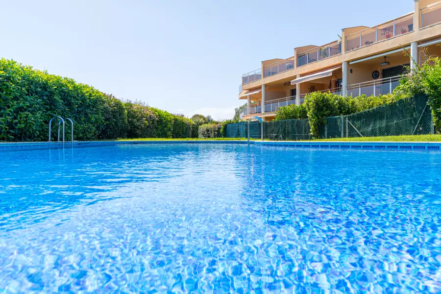 Exklusive Wohnung mit großer privater Terrasse im Herzen der Costa Brava