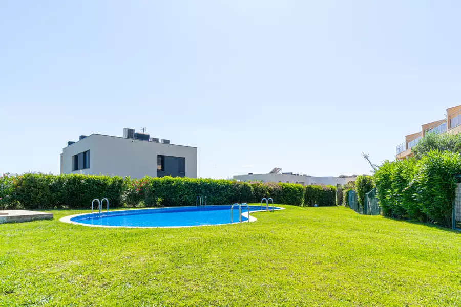Exklusive Wohnung mit großer privater Terrasse im Herzen der Costa Brava
