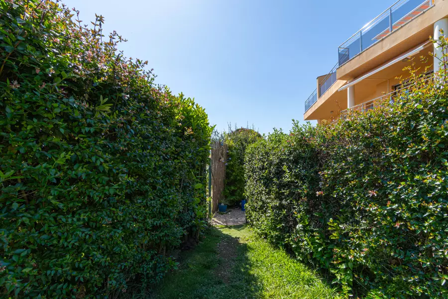 Exklusive Wohnung mit großer privater Terrasse im Herzen der Costa Brava
