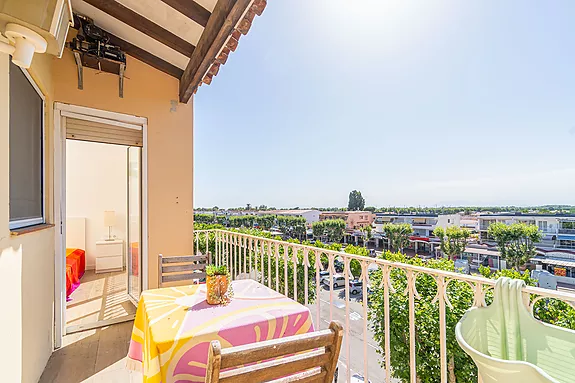 Apartament renovat amb vistes panoràmiques i àmplia terrassa solàrium a Gran Reserva