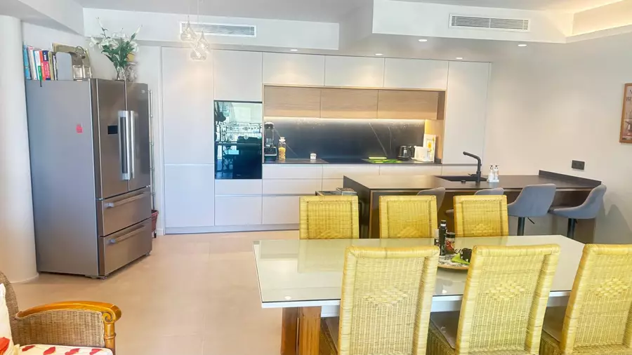 Elegant appartement met prachtig uitzicht op de Citadel en de zee in Roses