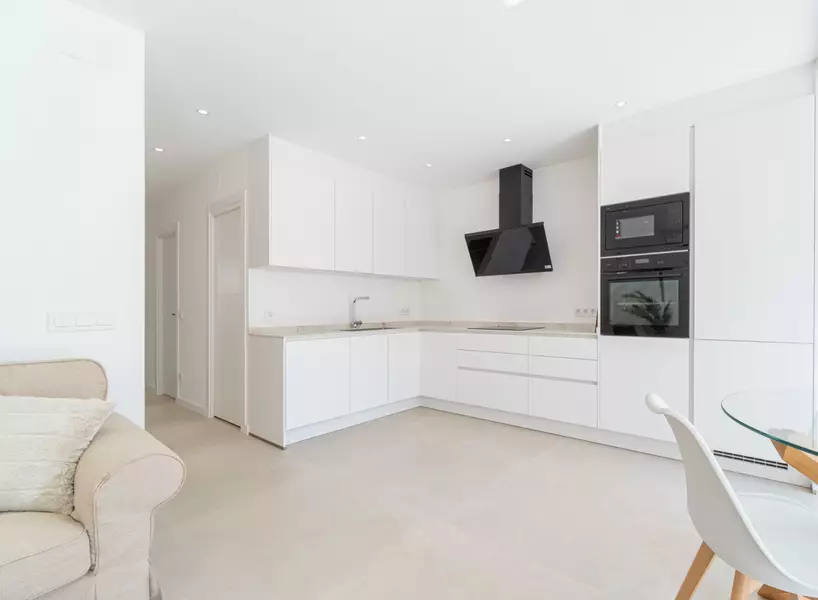 Komplett renovierte Luxuswohnung 100 m vom Strand mit privatem Garten und 2 Parkplätzen.