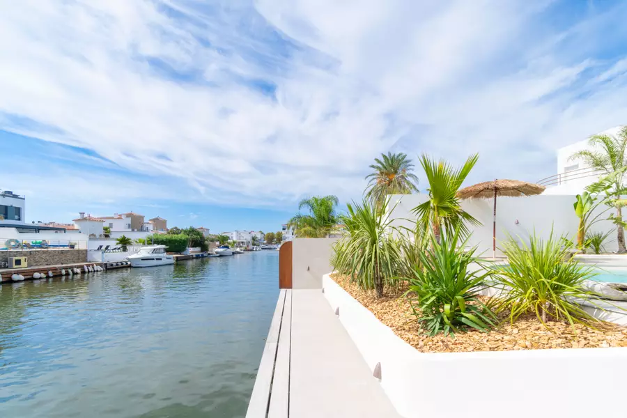 En venda, exclusiva casa dissenyada per arquitecte, canal Segre