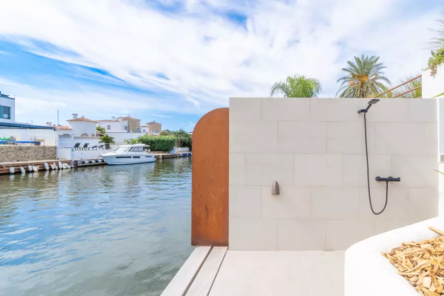 En venda, exclusiva casa dissenyada per arquitecte, canal Segre