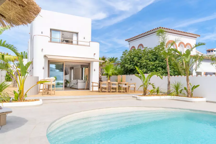 En venda, exclusiva casa dissenyada per arquitecte, canal Segre