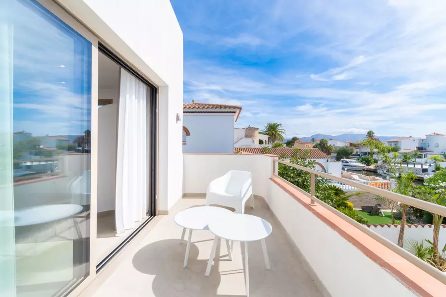 En venda, exclusiva casa dissenyada per arquitecte, canal Segre