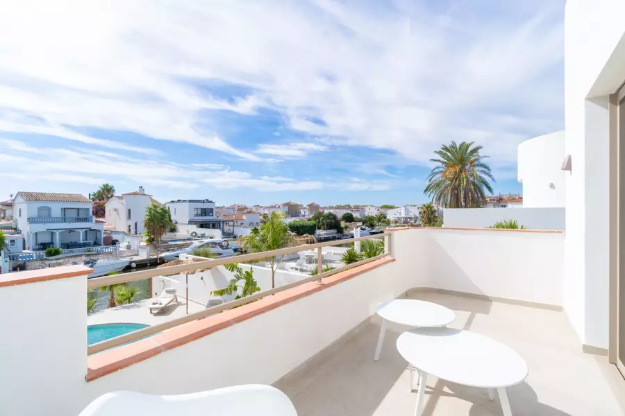 En venda, exclusiva casa dissenyada per arquitecte, canal Segre