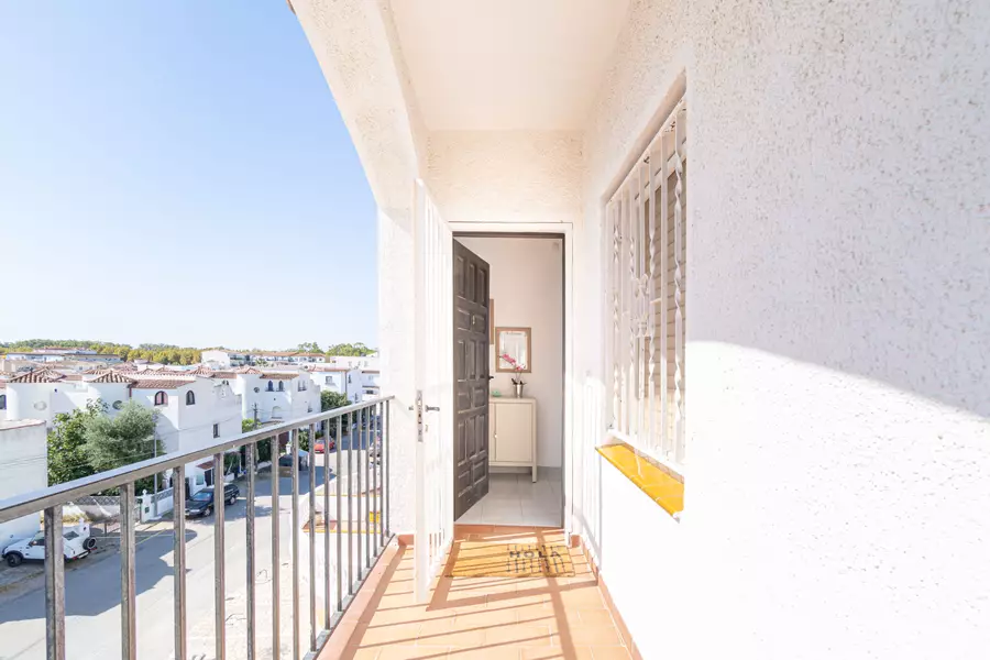 Apartament amb 3 habitacions y llicencia turística.
