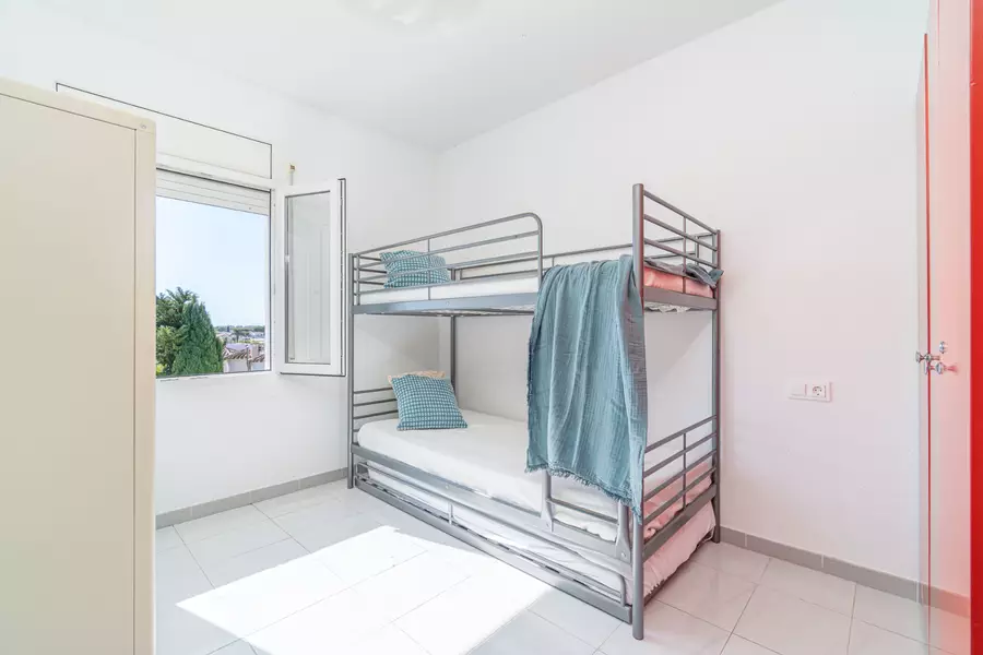 Apartament amb 3 habitacions y llicencia turística.