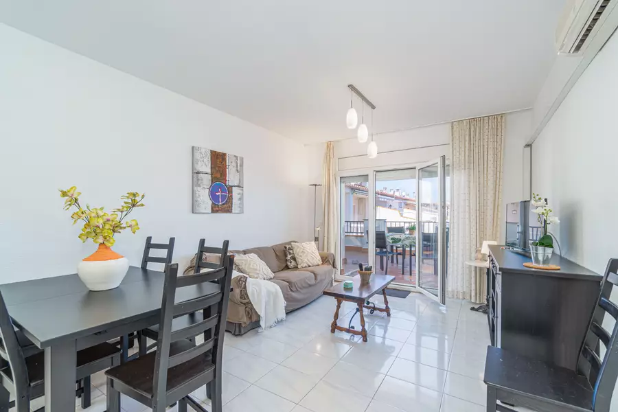 Apartament amb 3 habitacions y llicencia turística.