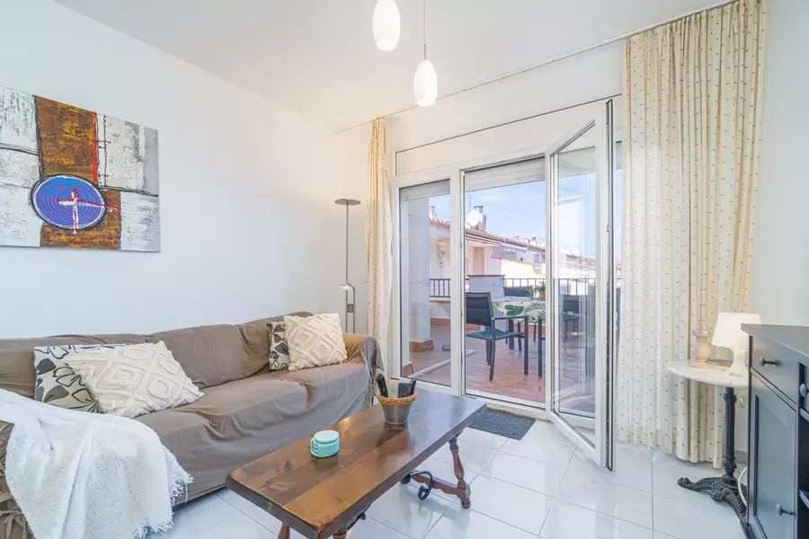 Apartament amb 3 habitacions y llicencia turística.