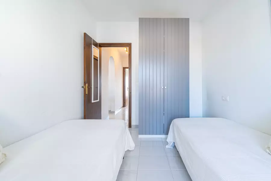 Apartament amb 3 habitacions y llicencia turística.