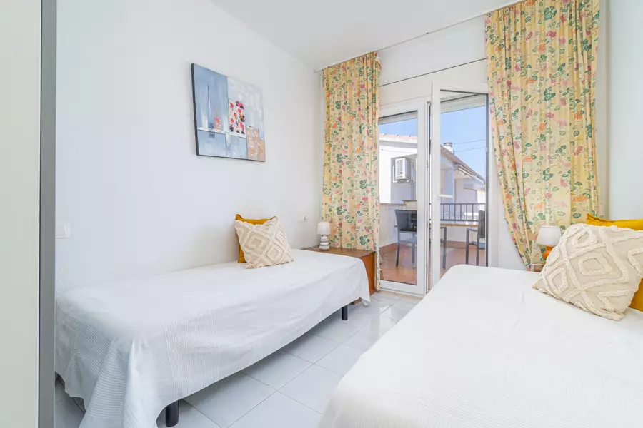 Apartament amb 3 habitacions y llicencia turística.