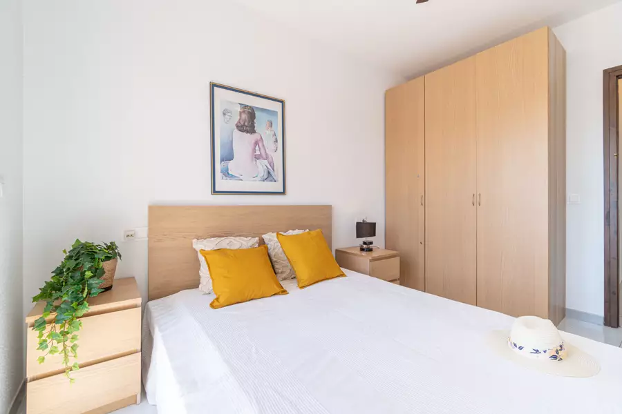 Apartament amb 3 habitacions y llicencia turística.