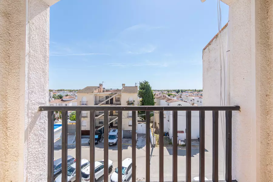 Apartament amb 3 habitacions y llicencia turística.