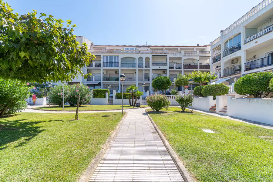Apartament amb 3 habitacions y llicencia turística.
