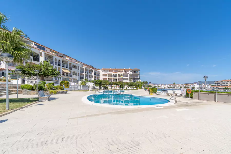 Apartament amb 3 habitacions y llicencia turística.
