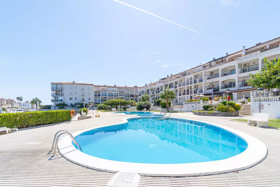 Apartament amb 3 habitacions y llicencia turística.