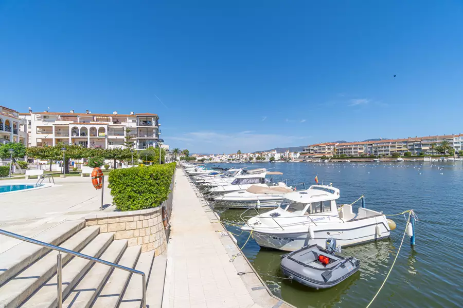 Apartament amb 3 habitacions y llicencia turística.