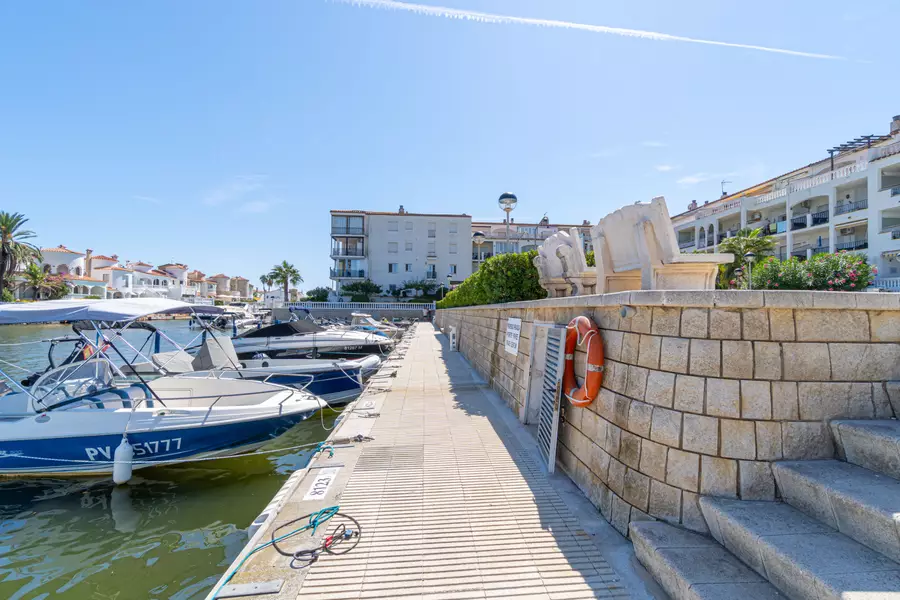 Apartament amb 3 habitacions y llicencia turística.