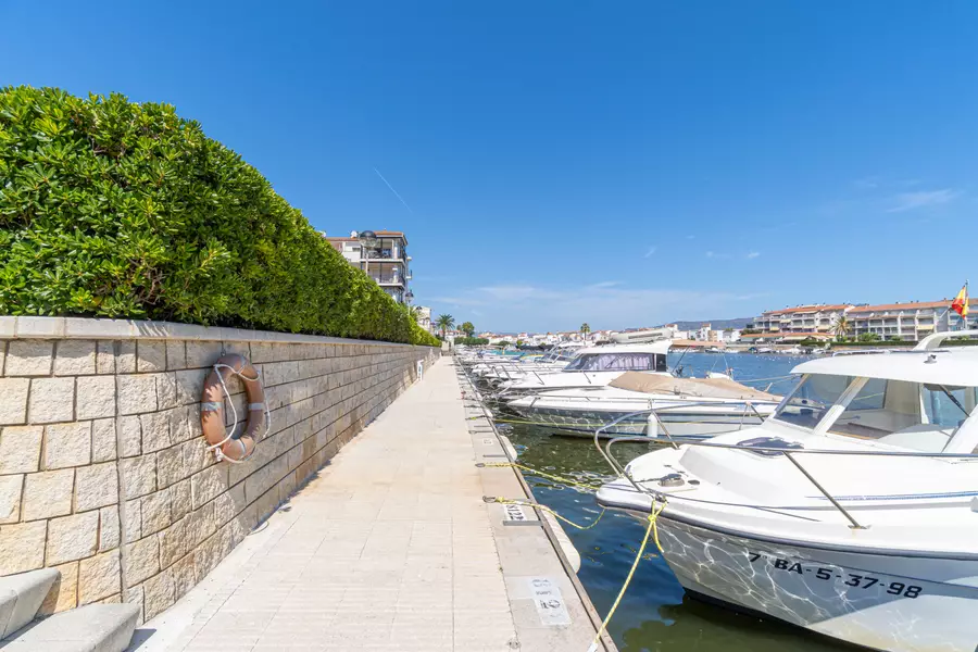 Apartament amb 3 habitacions y llicencia turística.