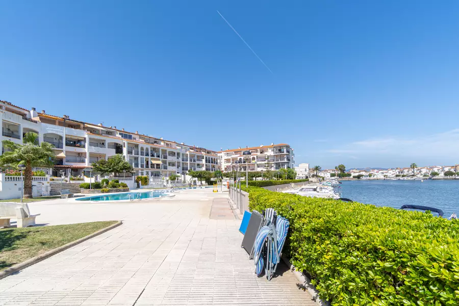 Apartament amb 3 habitacions y llicencia turística.