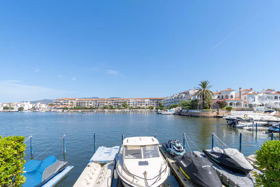 Apartament amb 3 habitacions y llicencia turística.