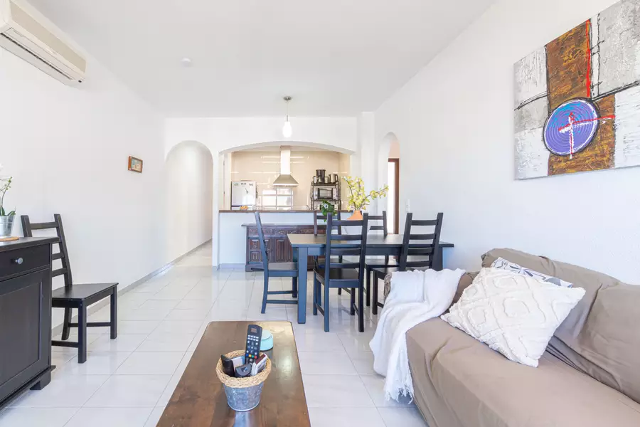 Apartament amb 3 habitacions y llicencia turística.