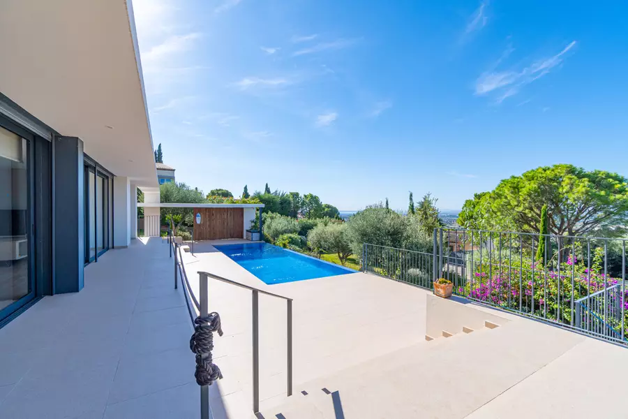 Exklusives Haus mit viel Privatsphäre und Panoramablick.