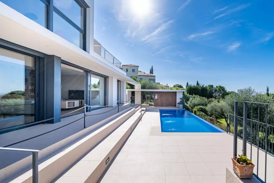Exklusives Haus mit viel Privatsphäre und Panoramablick.