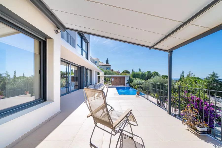 Exklusives Haus mit viel Privatsphäre und Panoramablick.