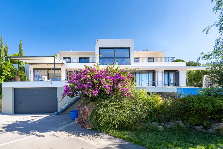 Exklusives Haus mit viel Privatsphäre und Panoramablick.