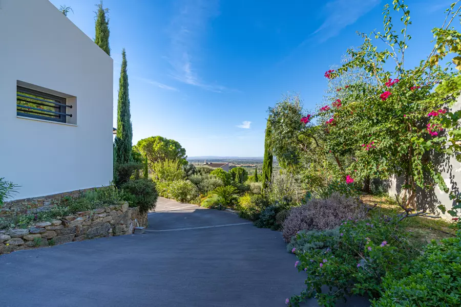 Exklusives Haus mit viel Privatsphäre und Panoramablick.