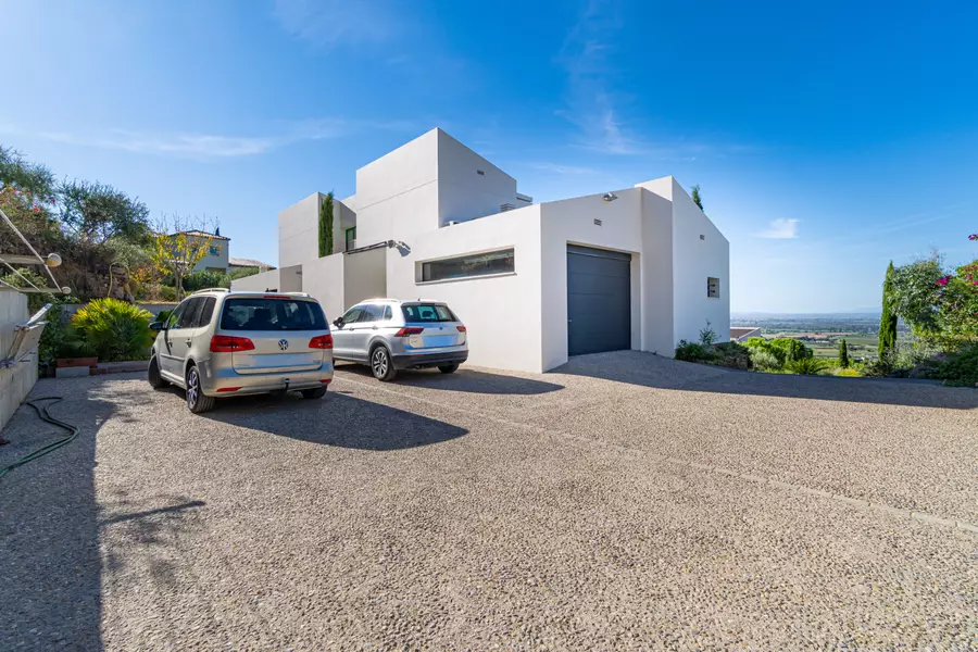 Exklusives Haus mit viel Privatsphäre und Panoramablick.
