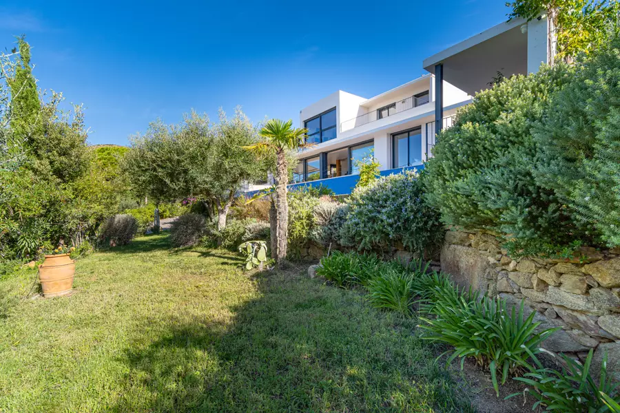 Exklusives Haus mit viel Privatsphäre und Panoramablick.