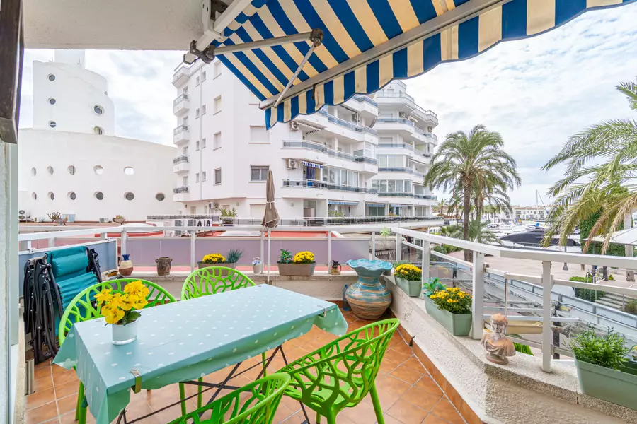 Charming studio with views of the Nautical Club – Empuriabrava