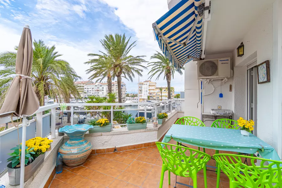 Charming studio with views of the Nautical Club – Empuriabrava