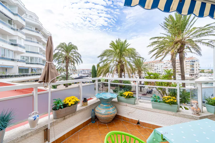Charming studio with views of the Nautical Club – Empuriabrava