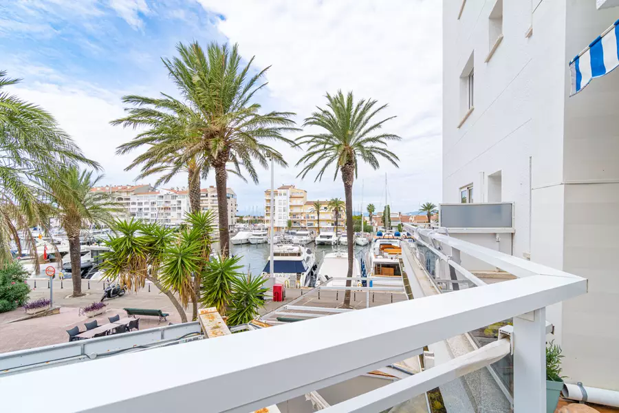 Charming studio with views of the Nautical Club – Empuriabrava