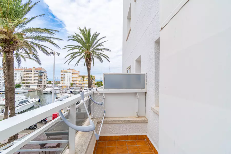 Charming studio with views of the Nautical Club – Empuriabrava