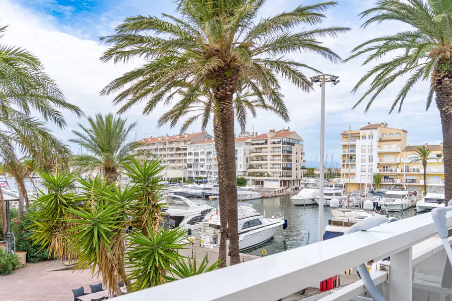 Charming studio with views of the Nautical Club – Empuriabrava
