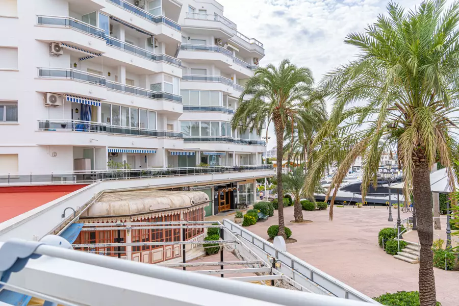 Charming studio with views of the Nautical Club – Empuriabrava