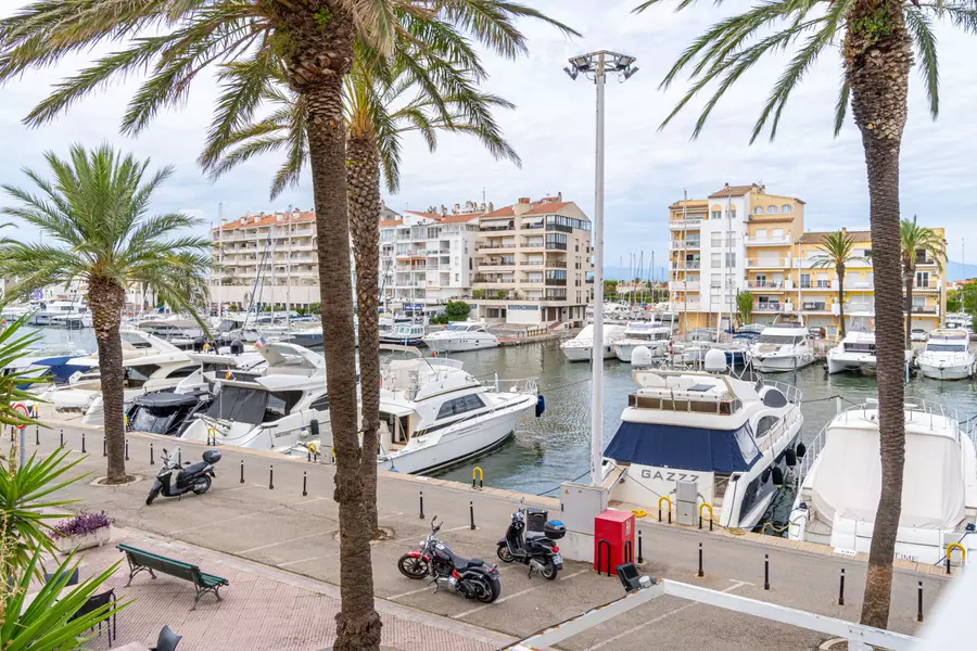 Charming studio with views of the Nautical Club – Empuriabrava