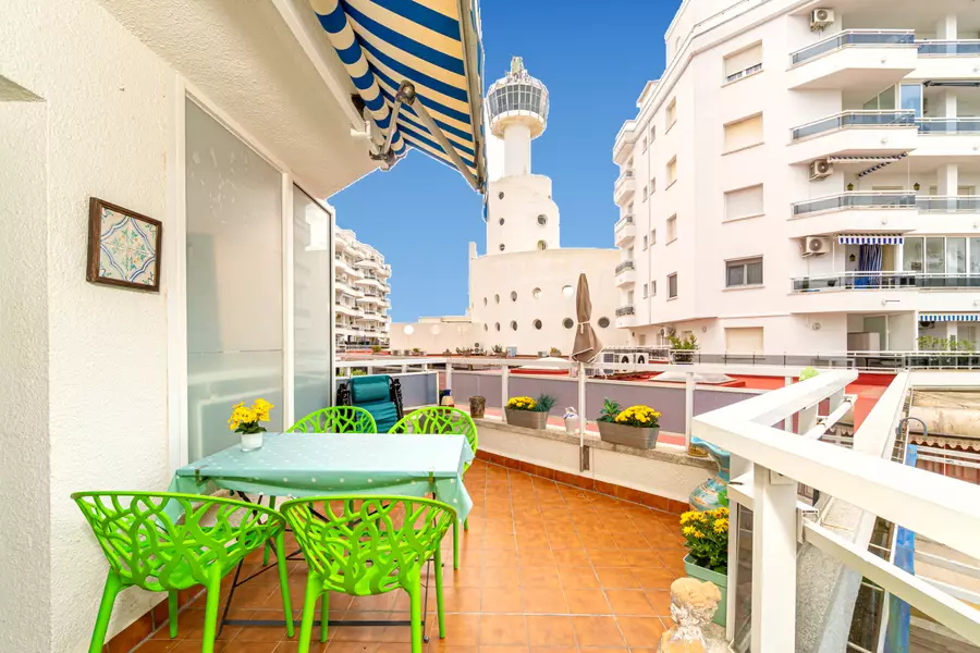 Charming studio with views of the Nautical Club – Empuriabrava