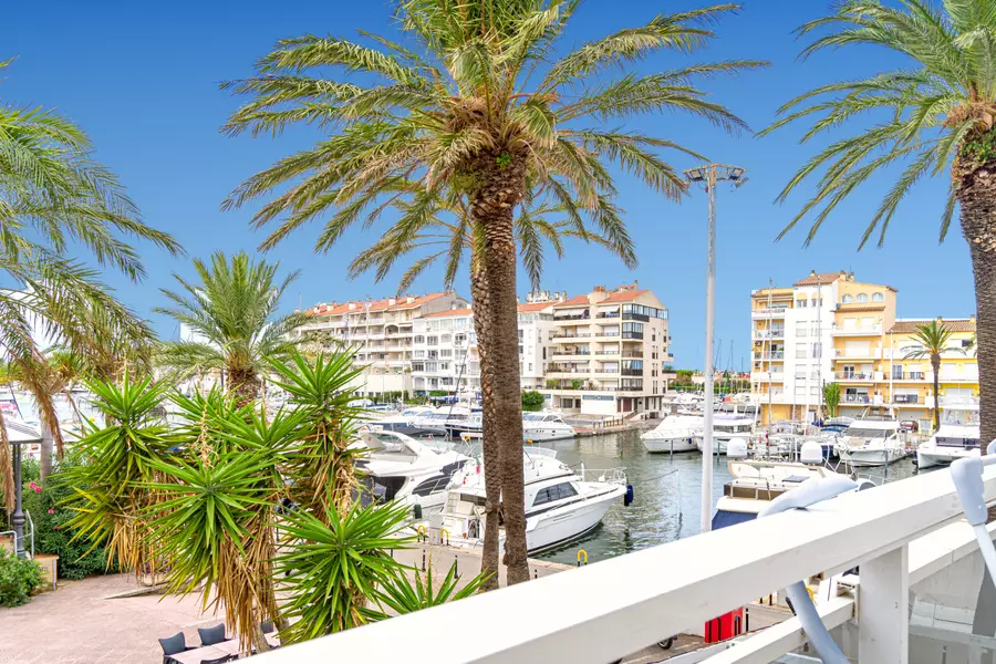 Charming studio with views of the Nautical Club – Empuriabrava