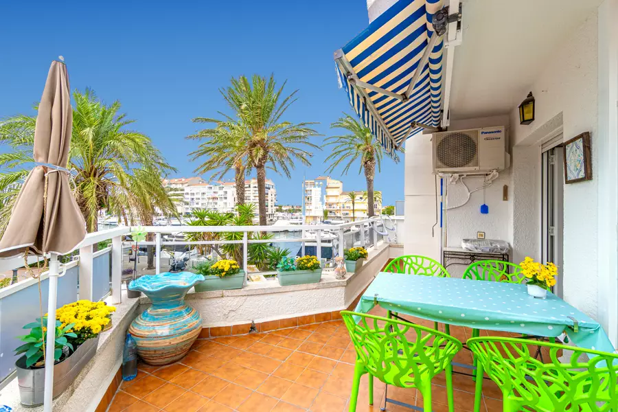 Charming studio with views of the Nautical Club – Empuriabrava