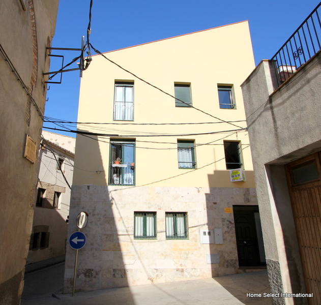 Edifici a la venda en Castelló d'Empuries