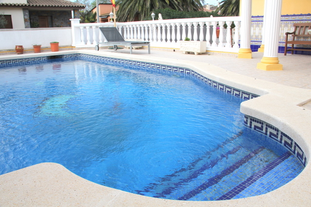 Empuriabrava, house for sale in the quiet urbanization of Mas Nou