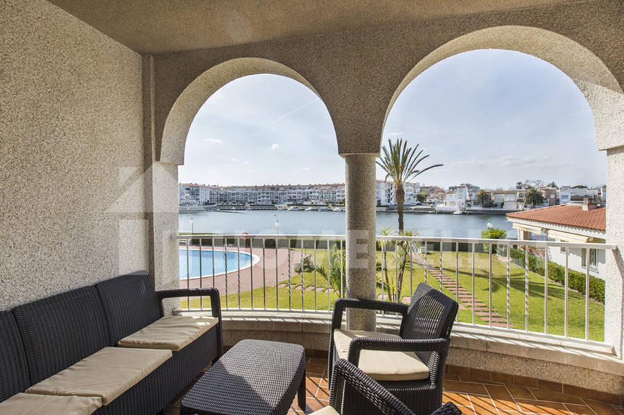 OPPORTUNITY! Fantastic apartment in the best community of Empuriabrava